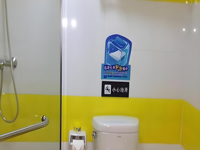 Bathroom 3, 7 Days Premium Luoyang Peony Square Metro Station, Luoyang