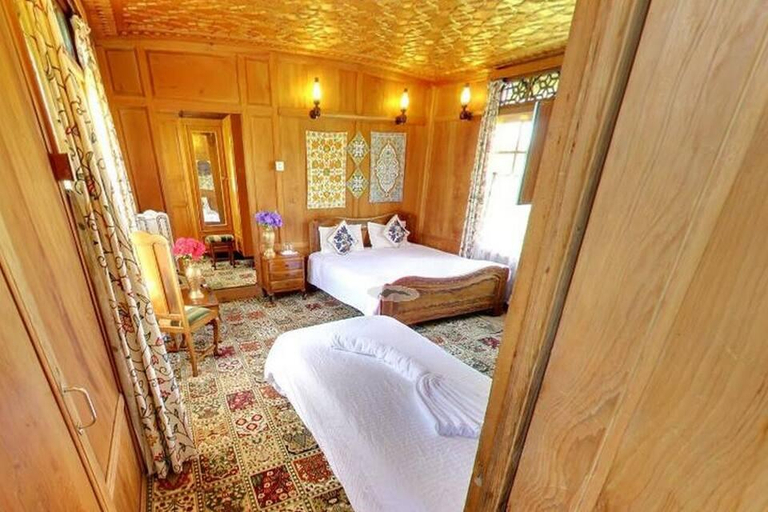 Bedroom 3, Peacock Houseboats, Srinagar
