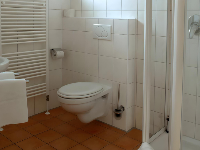Bathroom 4, Hotel Bettina garni, Günzburg