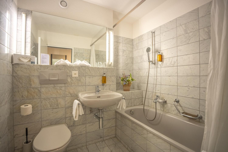 Bathroom 3, Hotel Restaurant Seegarten, Arbon