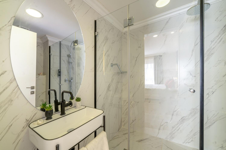 Bathroom 3, Paamonim Hotel Jerusalem