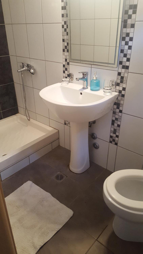 Bathroom, Maraki, East Macedonia and Thrace