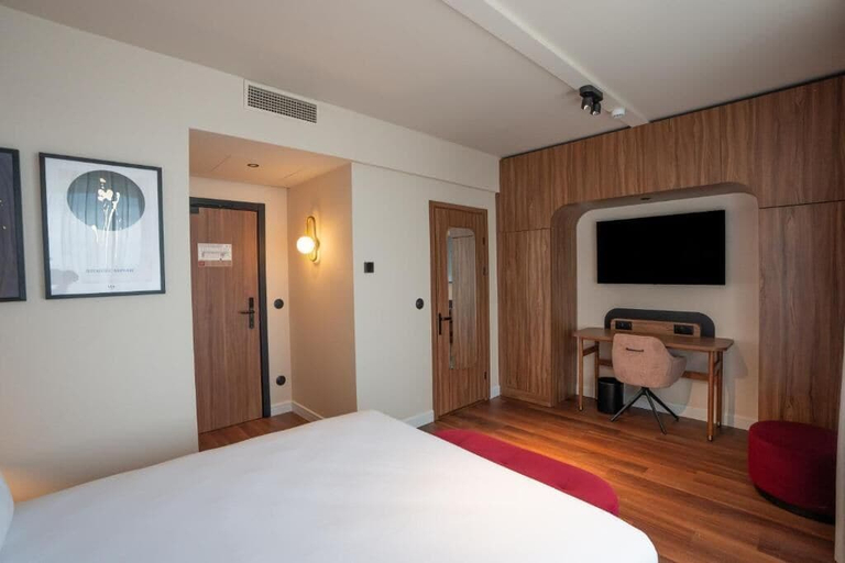 Bedroom 3, Via Antwerp, Antwerpen