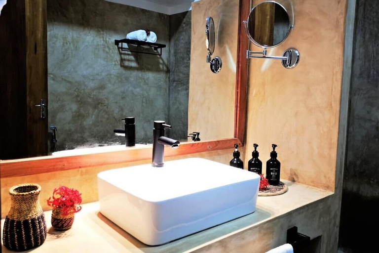 Bathroom 4, SBH Monica Zanzibar, Kusini