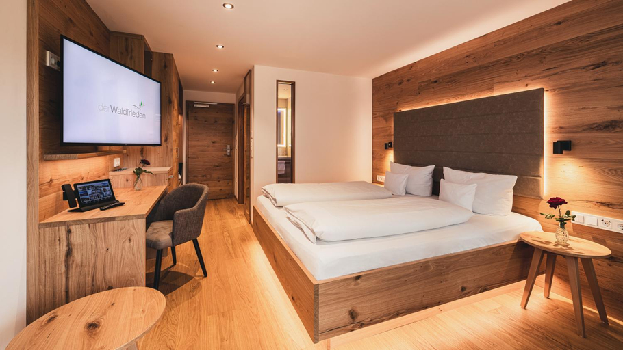 Bedroom 3, derWaldfrieden naturparkhotel, Lörrach