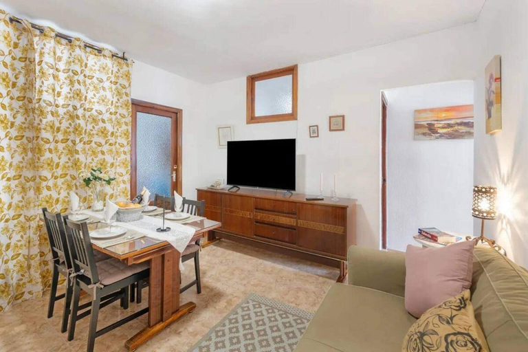 Living area 5, 2 Bed Island Retreat-sleeps 4-5 Min Walk To Beach, Santa Cruz de Tenerife