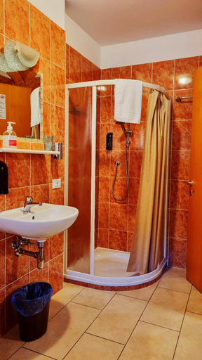 Others 4, B&B Maya, Bolzano
