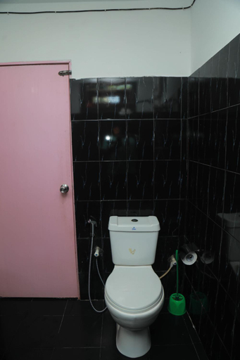 Bathroom, Hirusha Villa, Hikkaduwa
