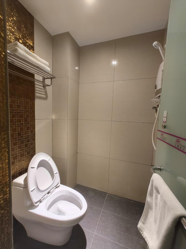 Bathroom 4, MILANO HOTEL, Kluang