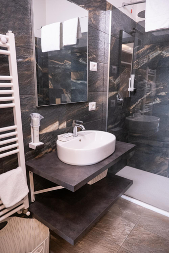 Bathroom 3, Hotel Elys, Milano