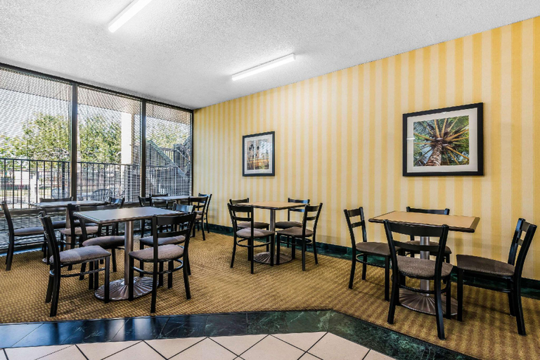 Food & Drinks 4, Quality Inn, Saint Lucie
