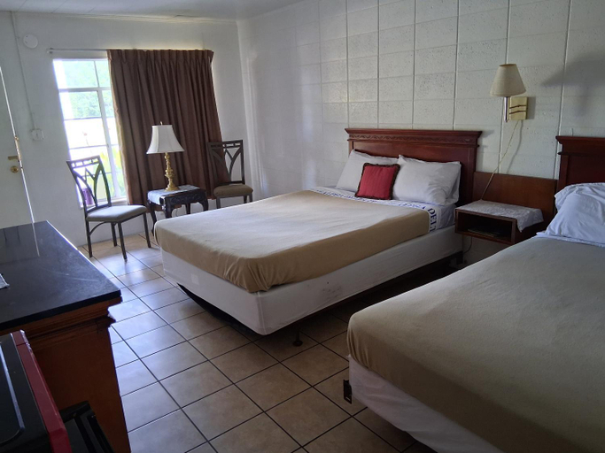 Bedroom 2, Country Inn LLC, McIntosh