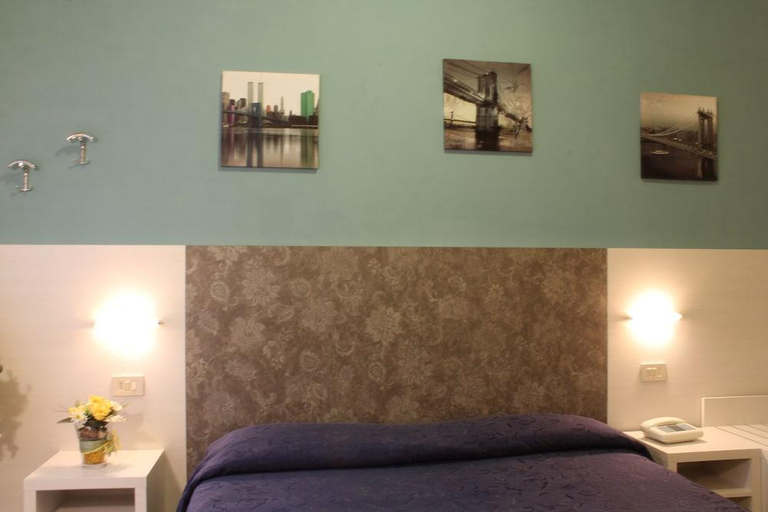 Bedroom 3, Hotel Senyor, Rimini