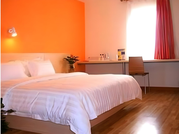 Bedroom 2, 7 Days Inn Nanchang Bayi Square Railway Station, Nanchang
