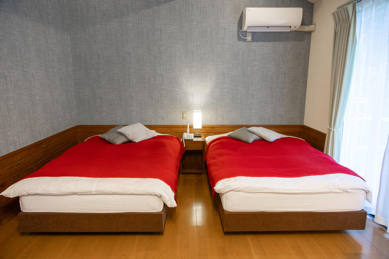 Bedroom 3, Le-Nessa Akazawa, Itō