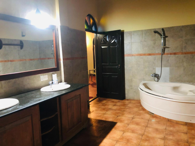 Bathroom 3, Royal Beach Hotel Hikkaduwa, Hikkaduwa