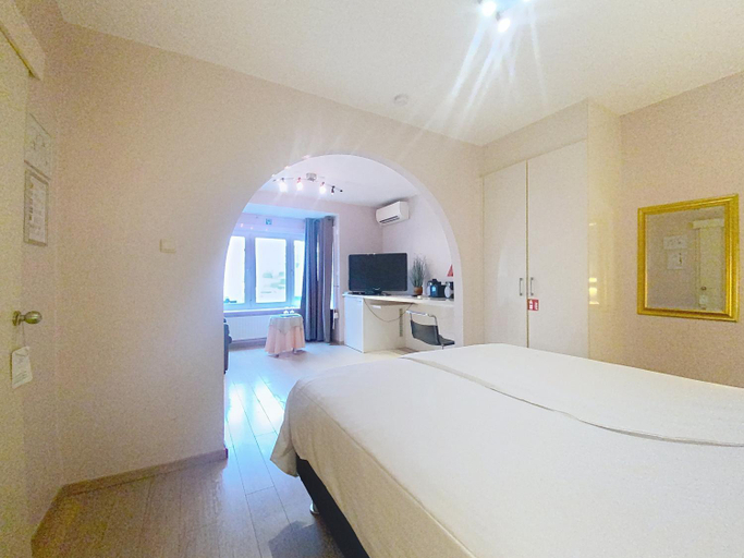 Others 4, Gastenkamers Centersuites, West-Vlaanderen