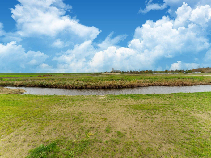 Others 5, Holiday Home in Zeeland near Nature Reserve, Tholen
