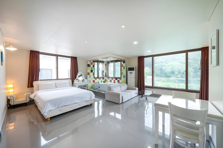 Bedroom 2, Gapyeong Deepauze Pool Villa Spa Pension, Gapyeong
