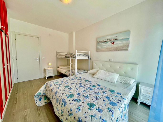 Bedroom 3, Bright Apartment With Shared Pool, Venezia