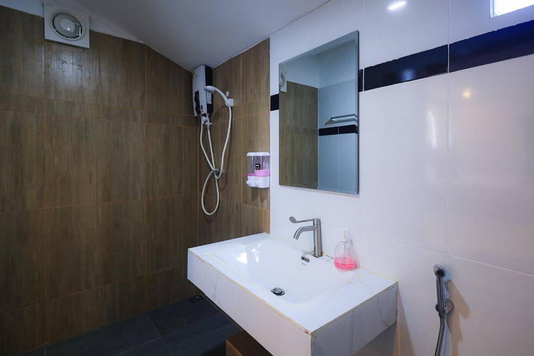 Bathroom 2, Chenfong Rakthai Resort (Rai Cha Chenfong Resort), Muang Mae Hong Son