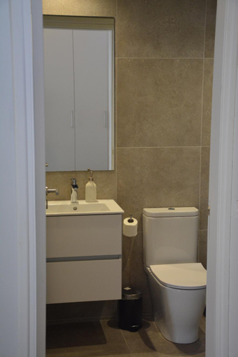 Bathroom 2, Central House