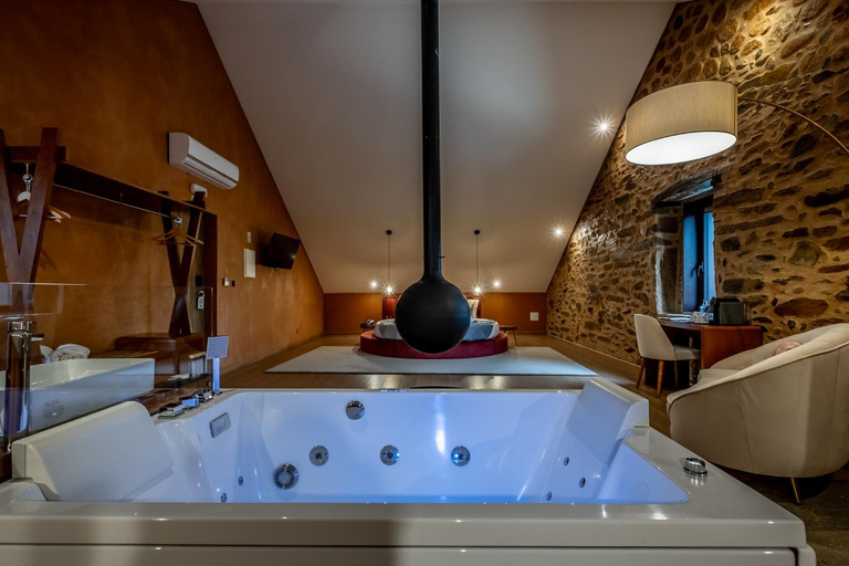Bathroom 5, Cherry Sculpture Hotel, Covilhã