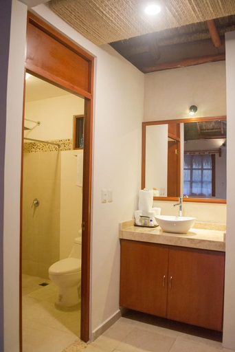 Bathroom 3, Poza Clara Sanctuary, Othón P. Blanco
