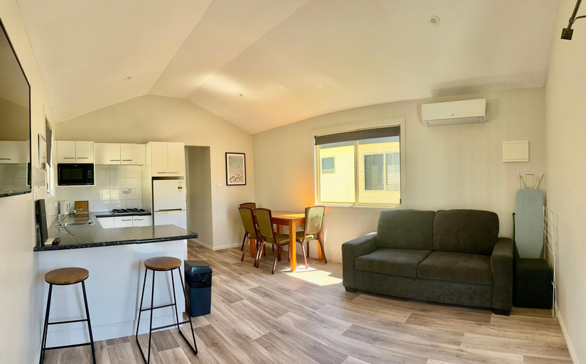Others 5, Timbertown Motel, Port Macquarie-Hastings - Pt B