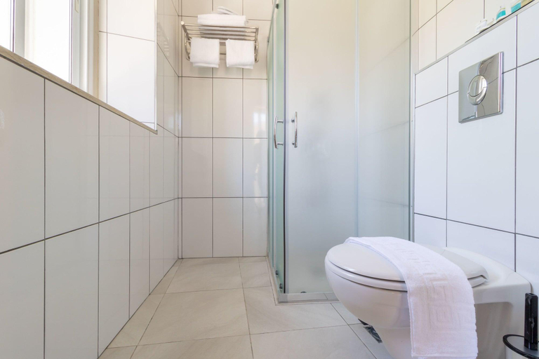 Bathroom 4, DEM Hotel