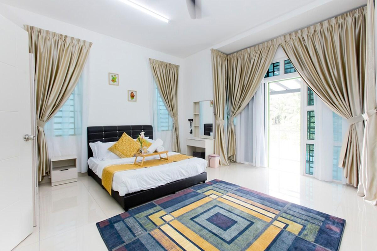 Bedroom 2, Desaru 16Pax Family with Private Pool & Jacuzzi, Kota Tinggi