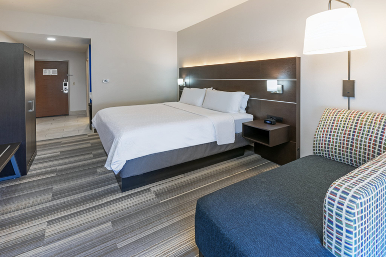Holiday Inn Express & Suites PICAYUNE-STENNIS SPACE CNTR. - Tap to explore photos