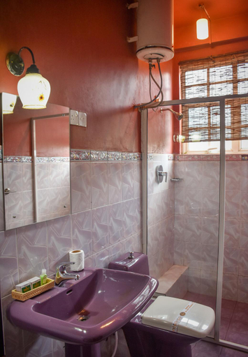 Bathroom 3, Gregorys Bungalow, Nuwara Eliya
