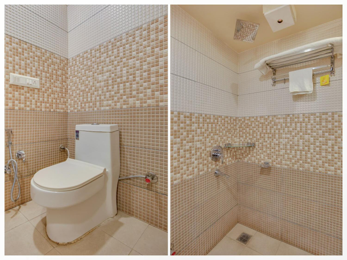 Bathroom 3, Hotel Ludhiana Regency, Ludhiana