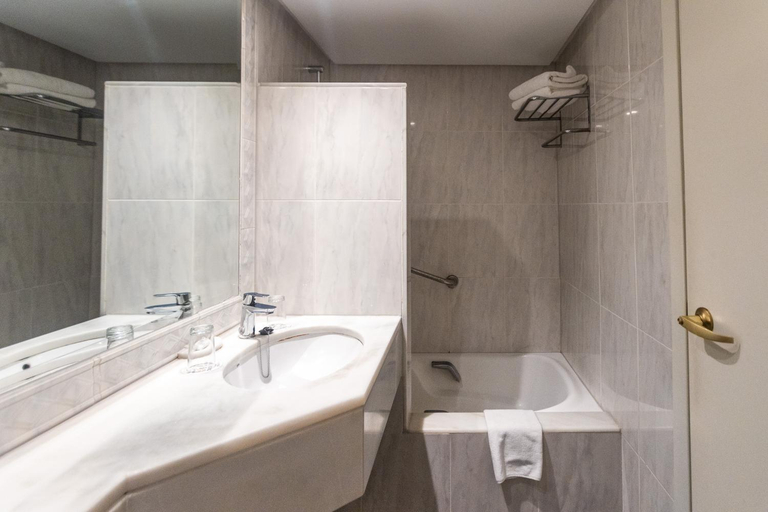 Bathroom 4, Mariant, Baleares