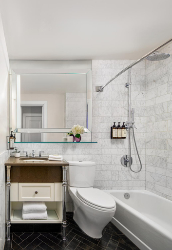 Bathroom 3, Fairmont Le Chateau Frontenac Hotel, Communauté-Urbaine-de-Québec