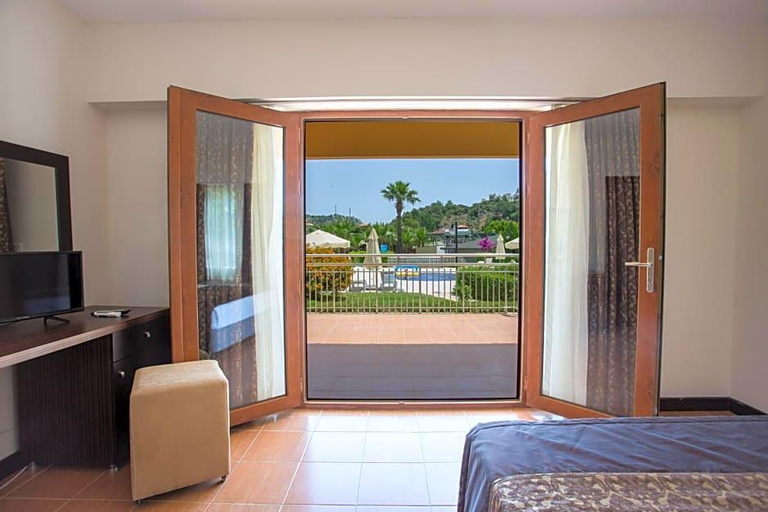 Bedroom 3, The One Club Hotel - All Inclusive, Ortaca