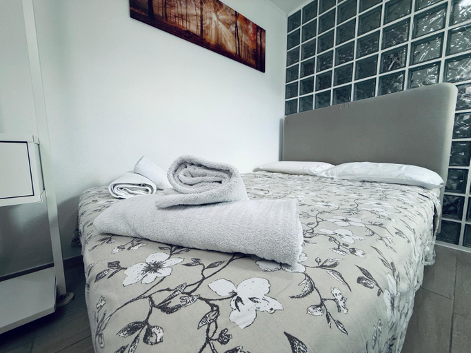 Bedroom 2, Hotel Santana - Ristorante & Pizzeria in Roveredo, Moësa
