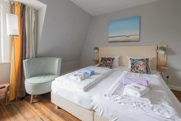 Bedroom 3, Hotel 'Das Strandhaus', Nordfriesland