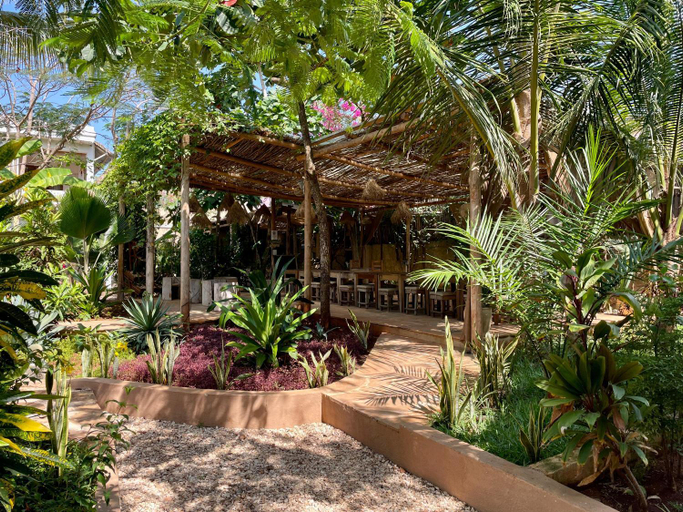 Food & Drinks 5, Breeze Residence, Kaskazini 'B'