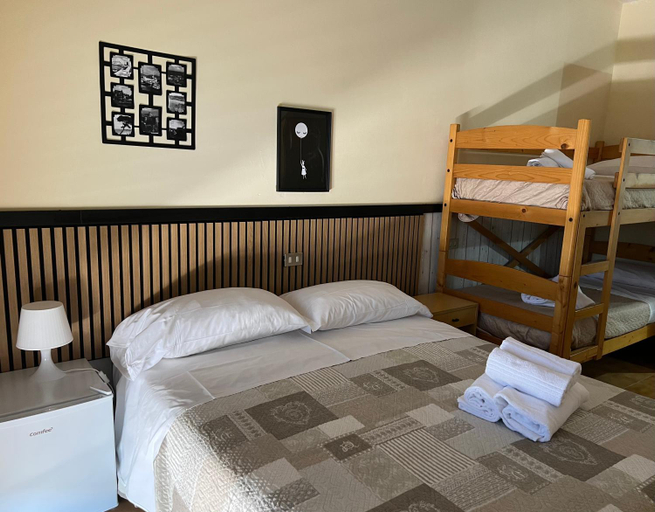 Bedroom 2, Albergo Ristorante Bar Pizzeria La Lanterna, Latina