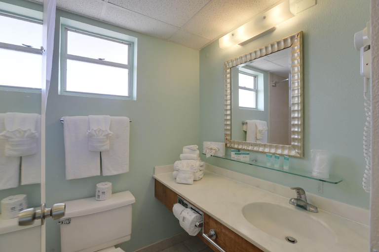Bathroom 4, The Beachview Inn Clearwater Beach, Pinellas