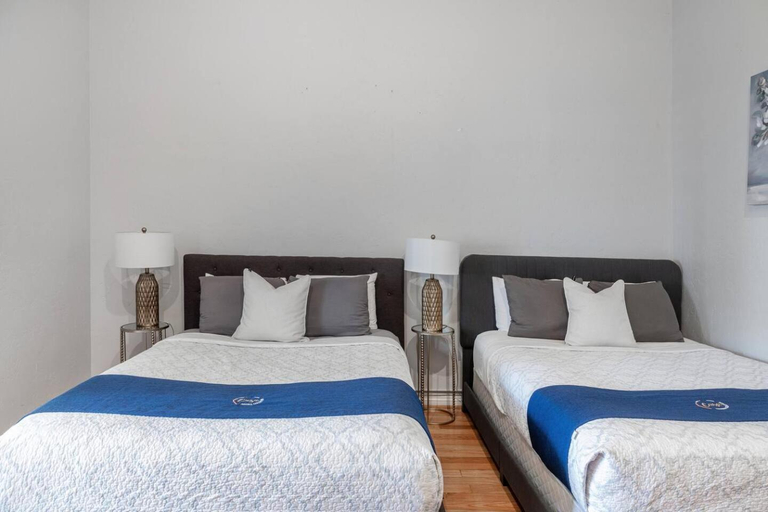Bedroom 2, Walk to Conv Center Free Parking 4 Beds, San Diego
