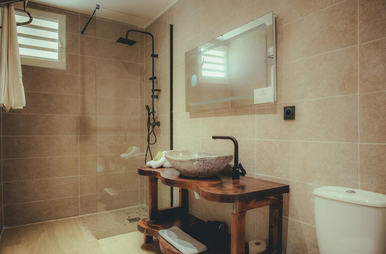 Bathroom 3, Hotel Belle Terre Resort, Macouria (-Tonate)