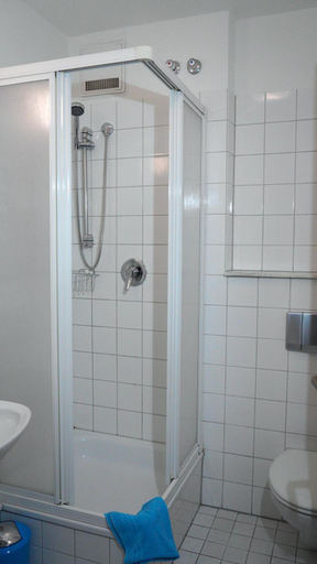 Bathroom 3, Hotel am Bergl, Schweinfurt