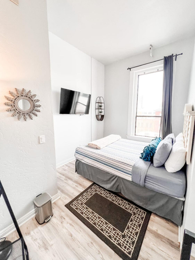 Bedroom 2, 2BR Downtown Suite Free Parking - Conv Center, San Diego