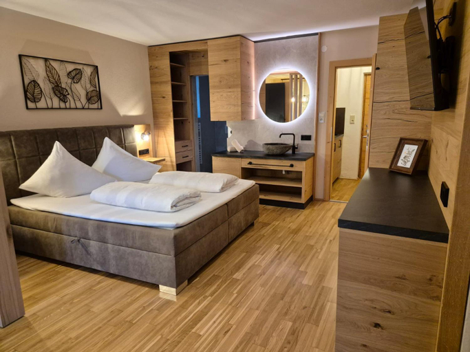Bedroom 2, Adler Boutique Hotel, Innsbruck Land