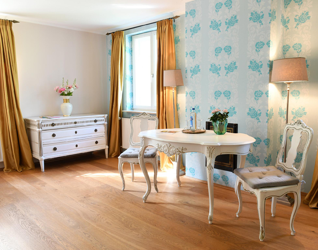 Others 4, Haus Keppelborg: ZI Elisabeth mit Burgmauerblick, Borken