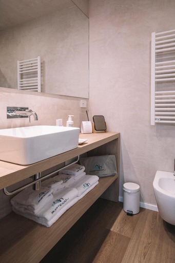 Bathroom 4, Apartments Resort Porticciolo Boutique, Brescia