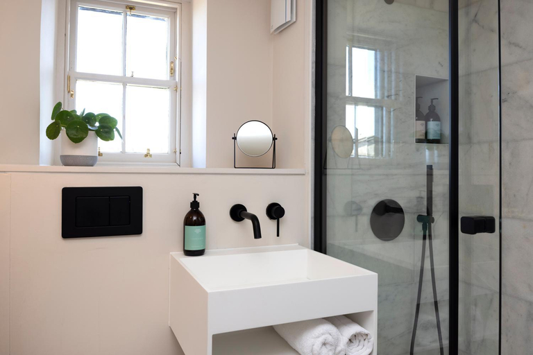 Bathroom 3, ALTIDO Observatory House and Apartment, Edinburgh